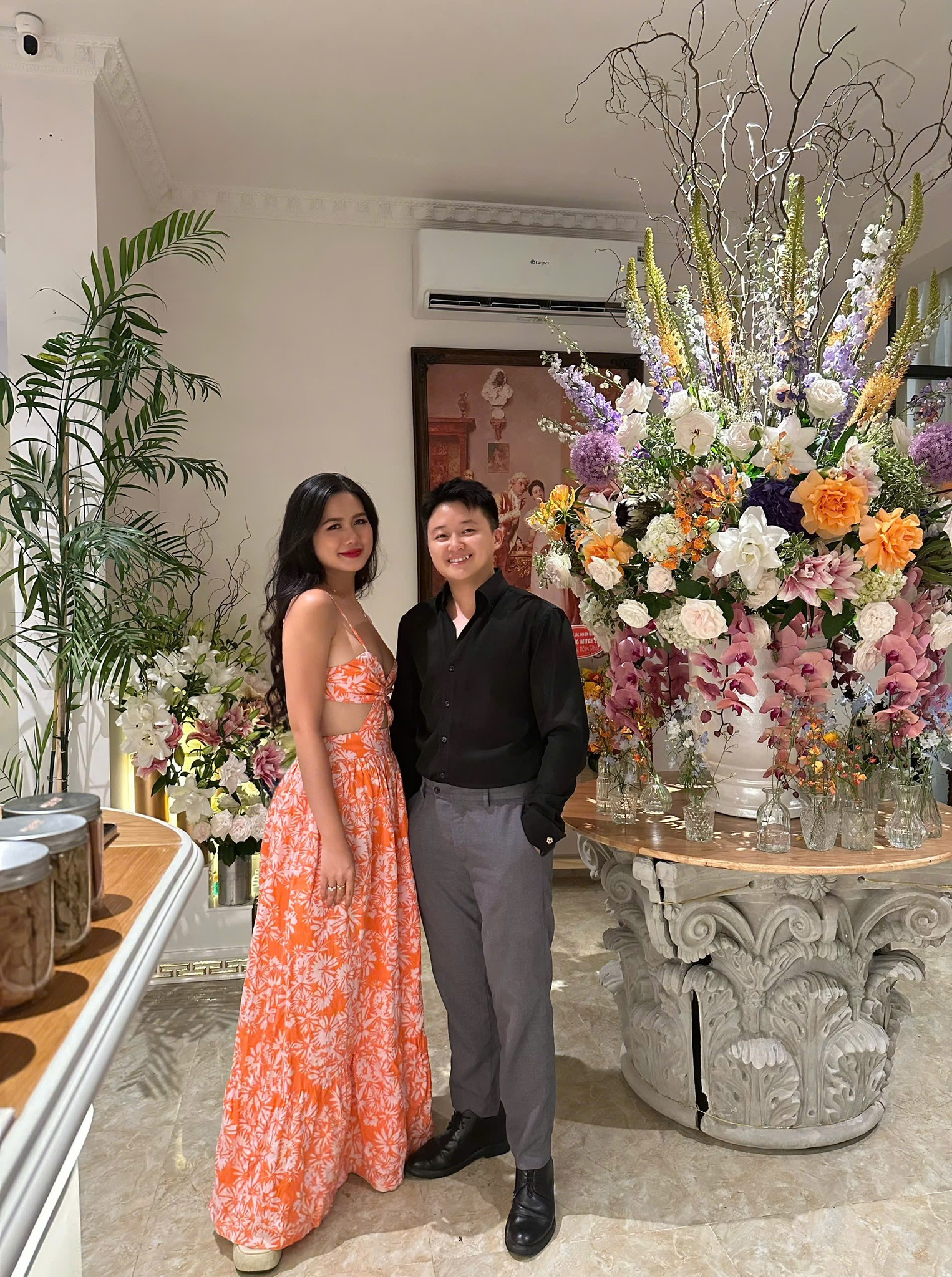 Người bên phải là chuyên gia setup món nước và mọi quy trình tại Muse Ert Coffee & Tea