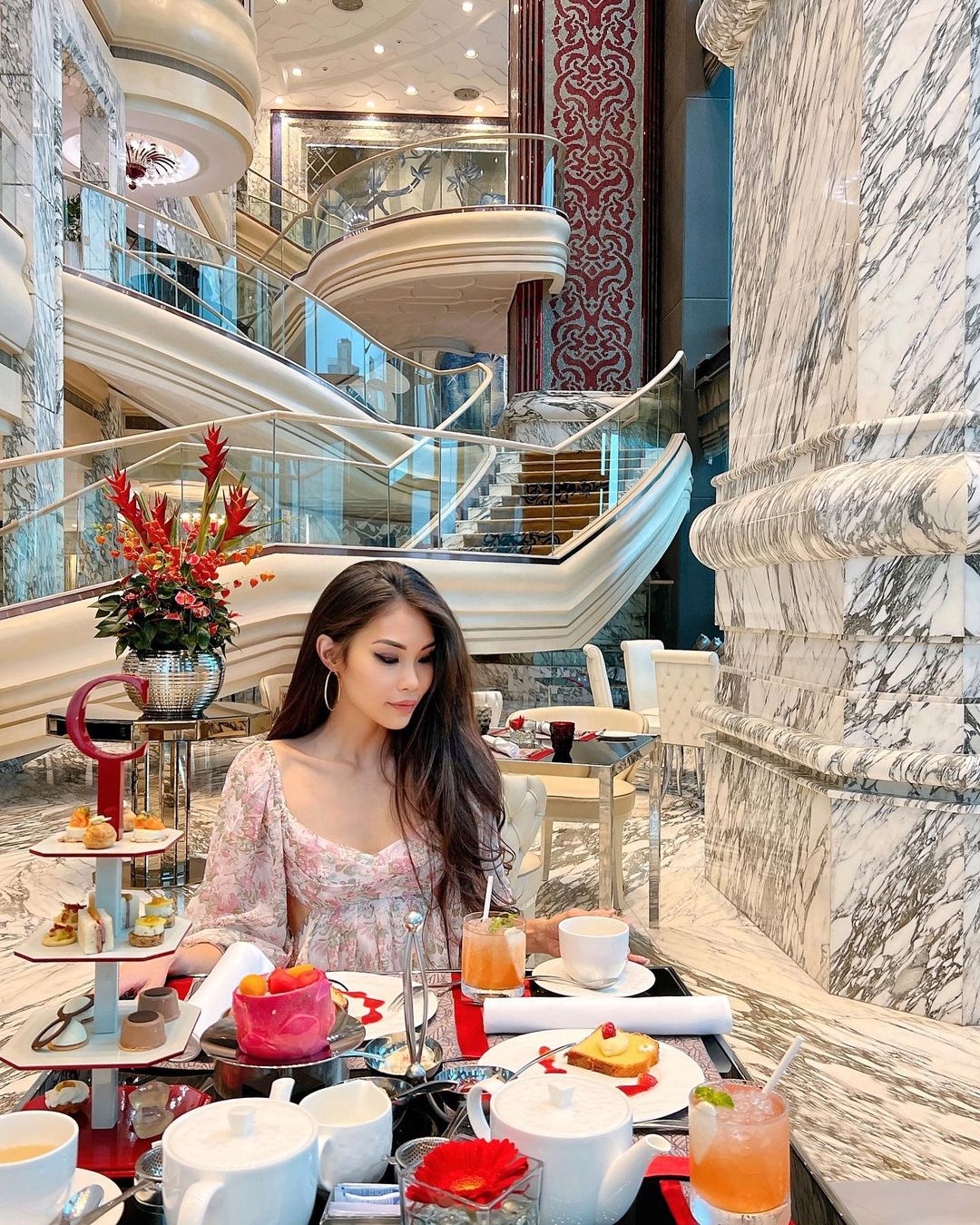 Khách hàng đến Café Cardinal để được công nhận mình là người sành điệu